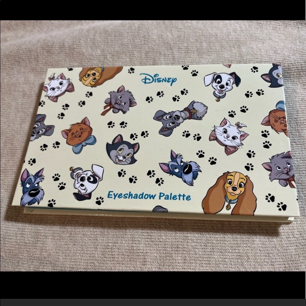 DISNEY Cats & Dogs Eyeshadow Palette